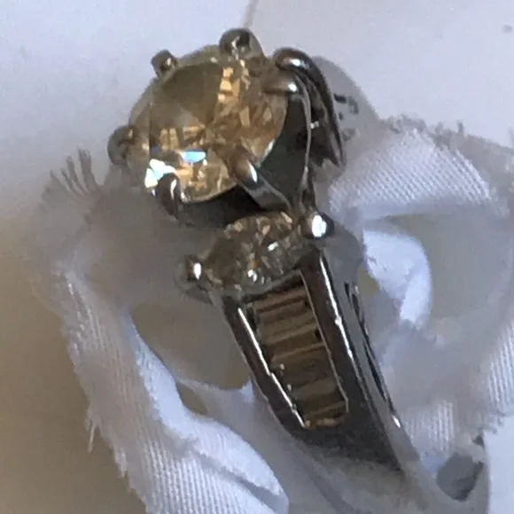 VINTAGE PLATINUM DIAMOND RING ROUND STONE MARQUISE - Picture 9 of 16